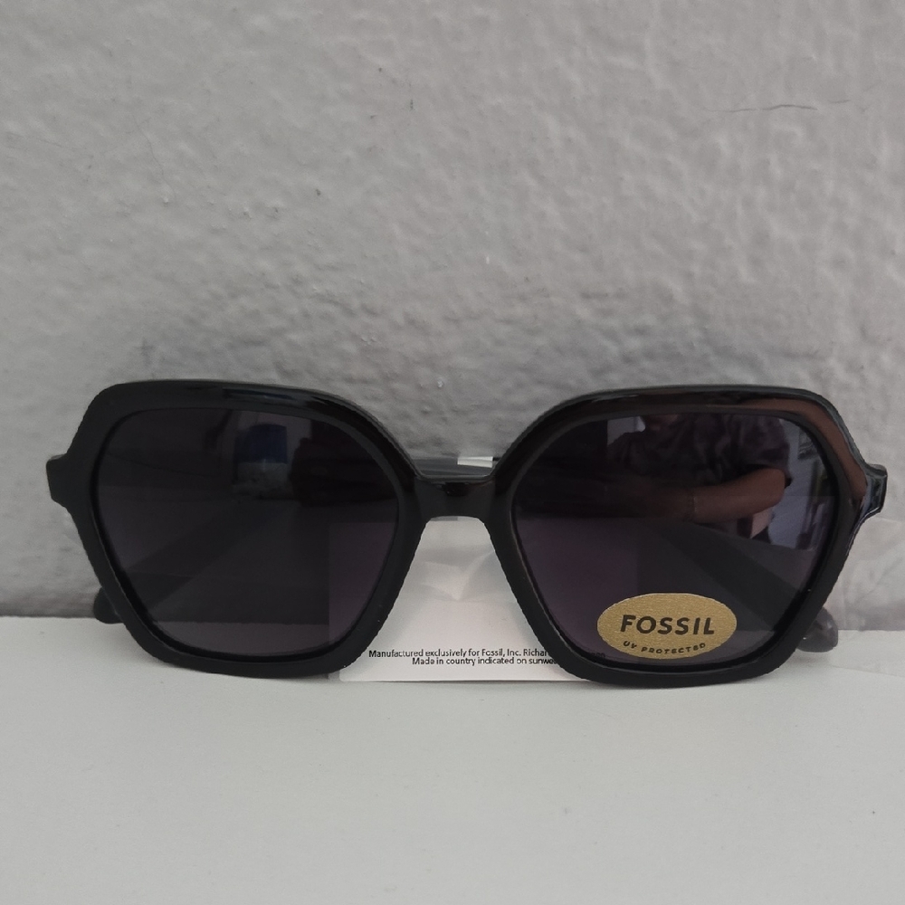 Fossil Women's Black Hexagon Sunglasses with Dark Lenses